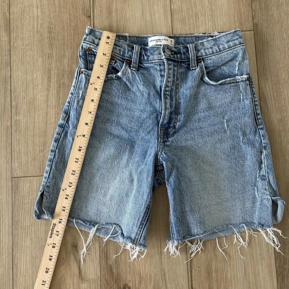 Abercrombie High Rise Distressed Cut Off  Raw Hem Denim Shorts Size 2 26 - Picture 3 of 7